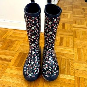 RAIN BOOTS NEVER WORN